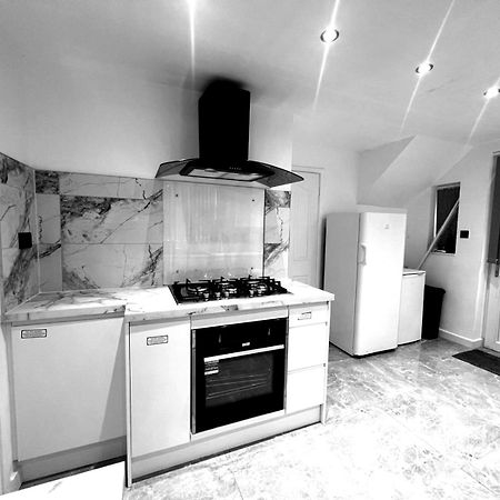 House Hundy Apartment Manchester Exterior photo